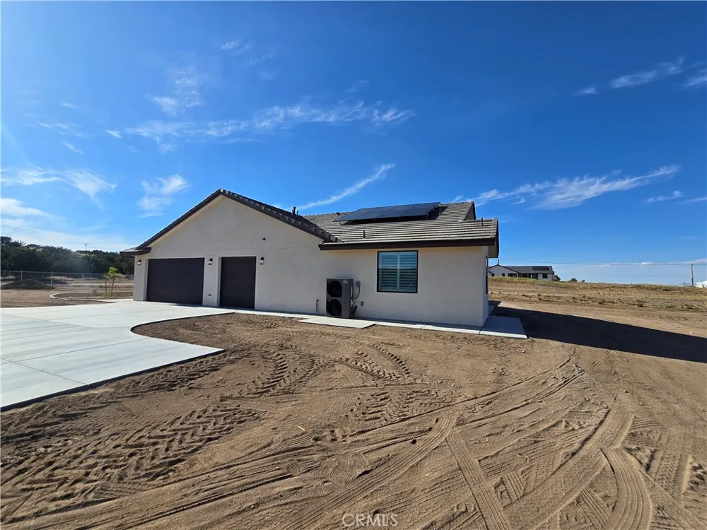 6221 Merced Oak Hills, CA 92344