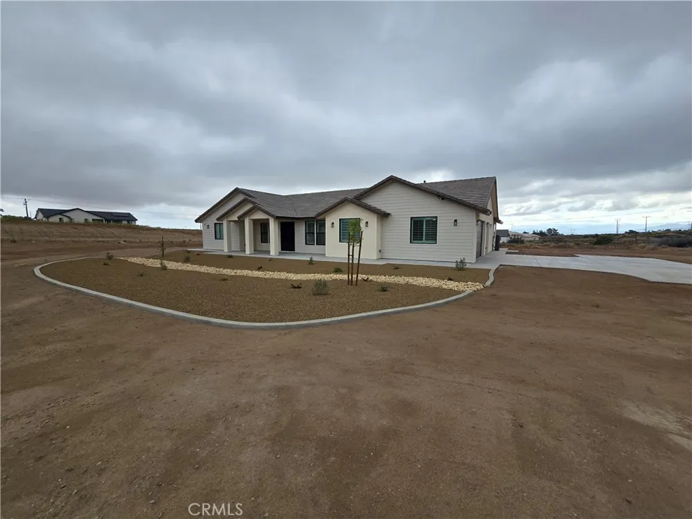 6221 Merced Oak Hills, CA 92344