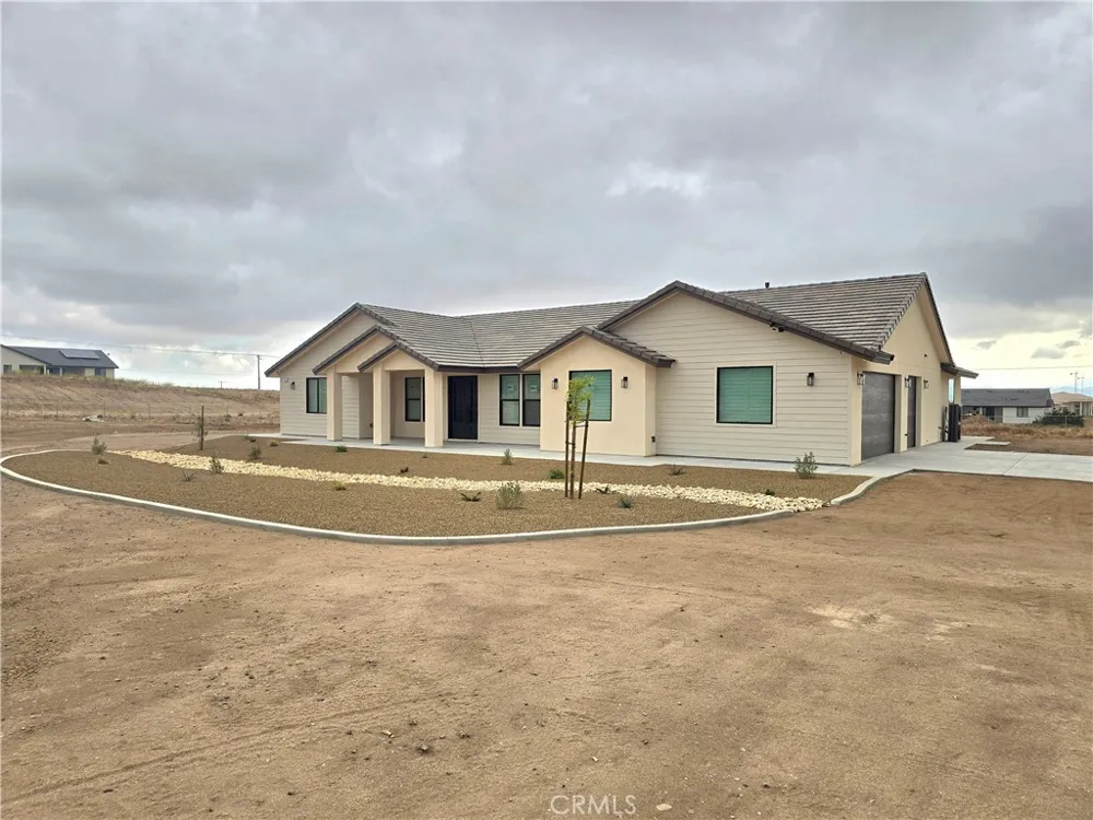 6221 Merced Oak Hills, CA 92344