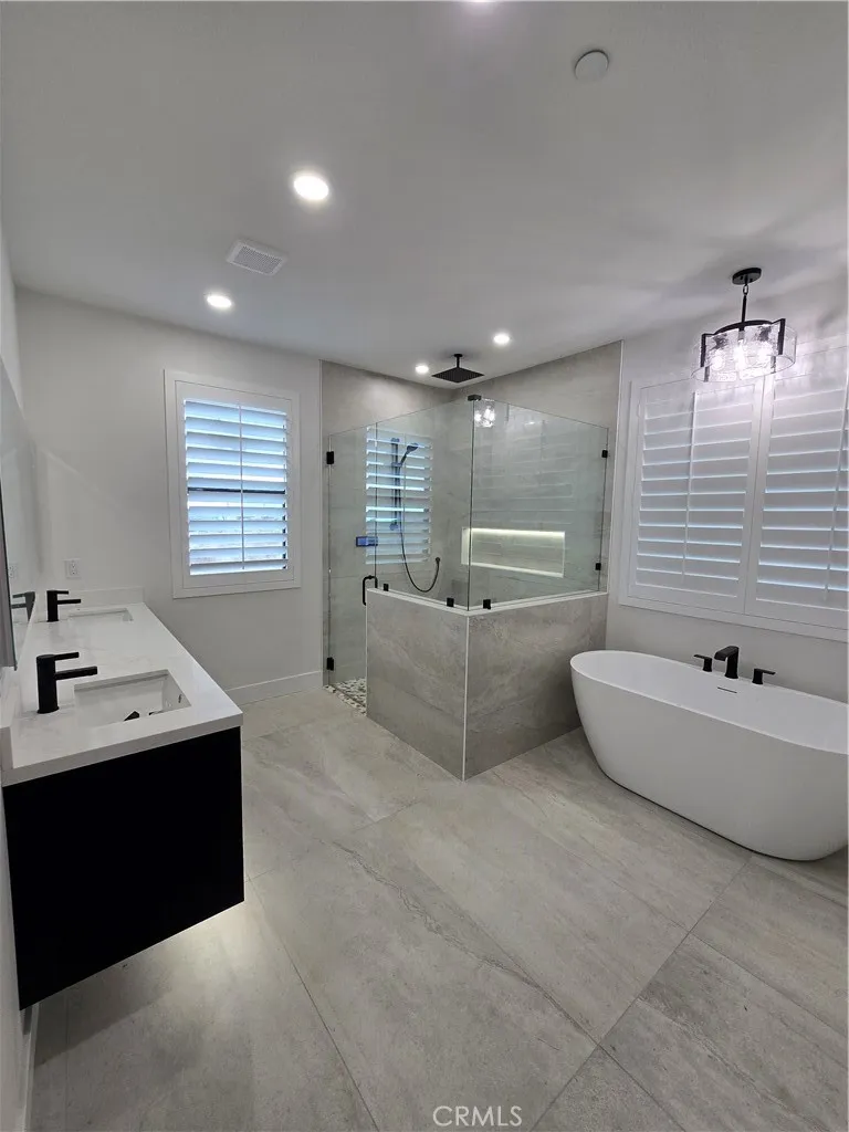 6221 Merced Oak Hills, CA 92344