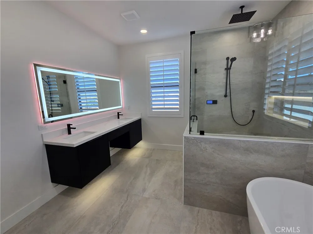 6221 Merced Oak Hills, CA 92344