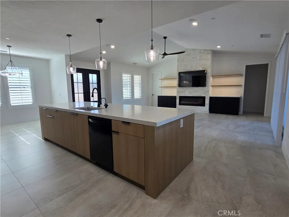 6221 Merced Oak Hills, CA 92344