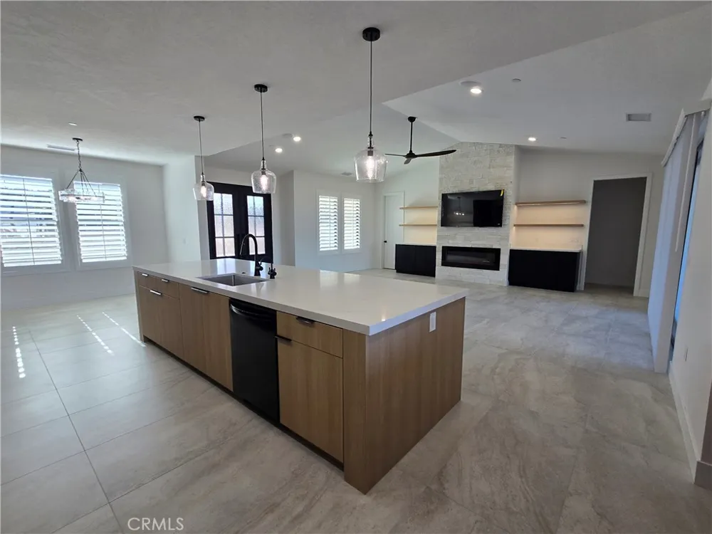 6221 Merced Oak Hills, CA 92344