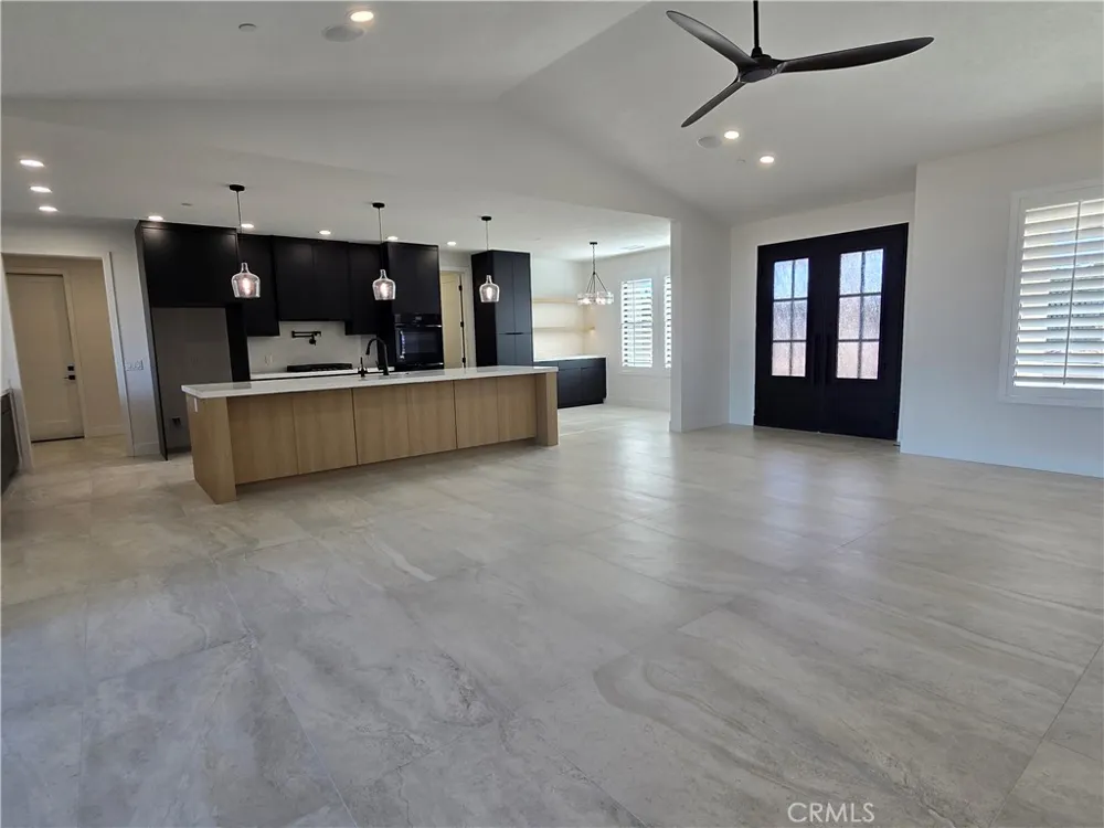 6221 Merced Oak Hills, CA 92344