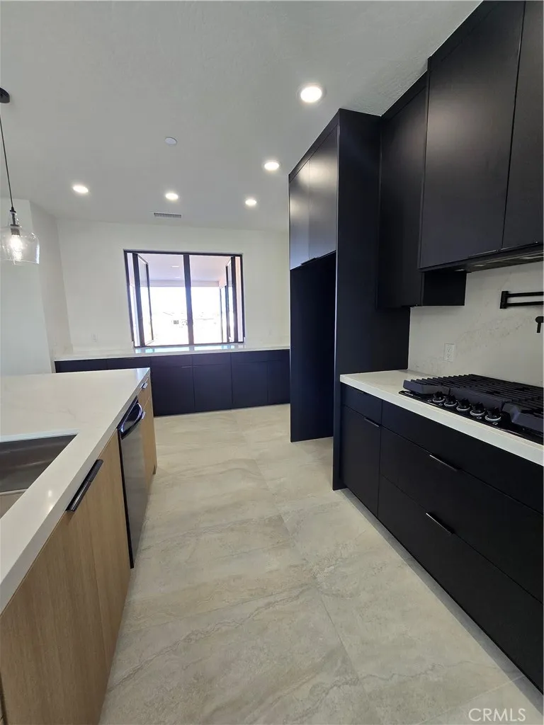 6221 Merced Oak Hills, CA 92344