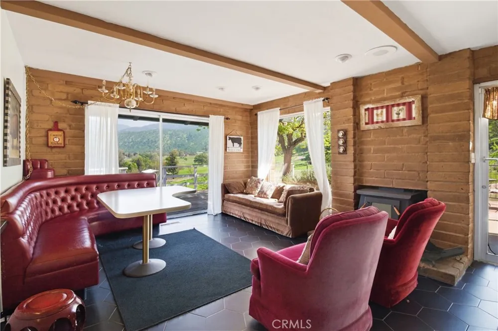 33295 Globe Dr Springville, CA 93265