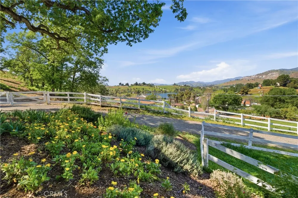 33295 Globe Dr Springville, CA 93265