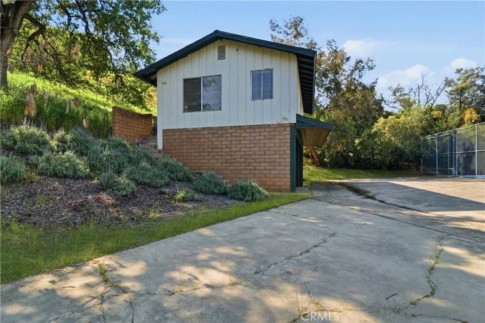 33295 Globe Dr Springville, CA 93265