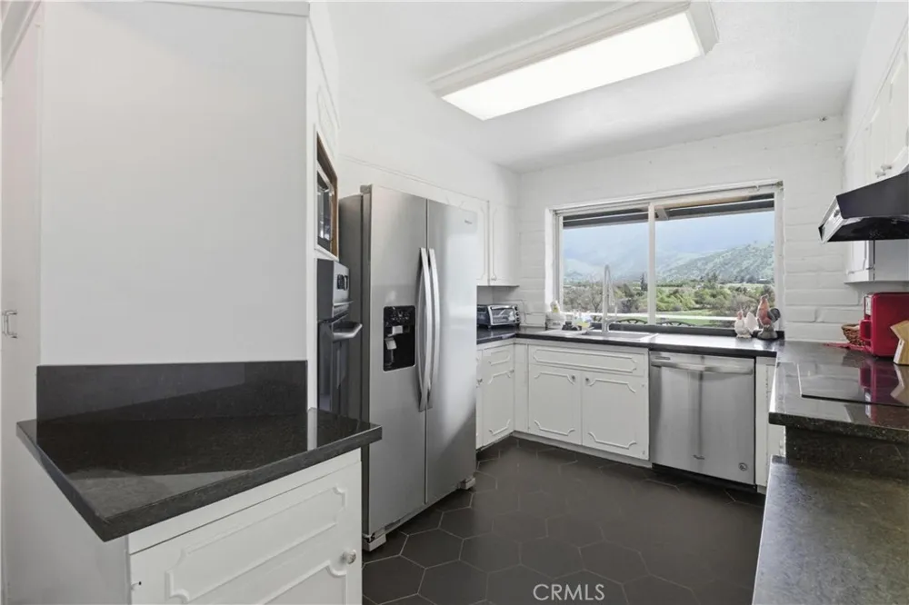 33295 Globe Dr Springville, CA 93265