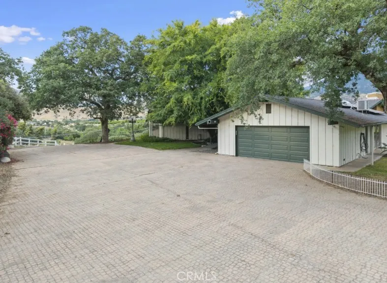 33295 Globe Dr Springville, CA 93265