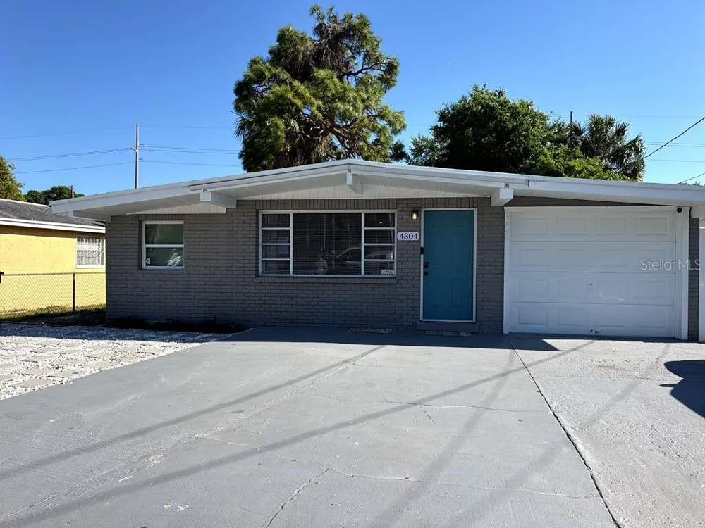 4304 W ARCH STREET Tampa, FL 33607
