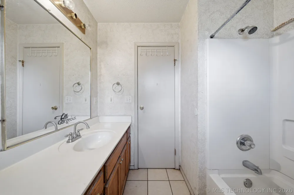 422 E 25th Street Okmulgee, OK 74447