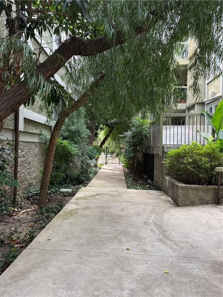 18324 Clark Street #120 Tarzana, CA 91356