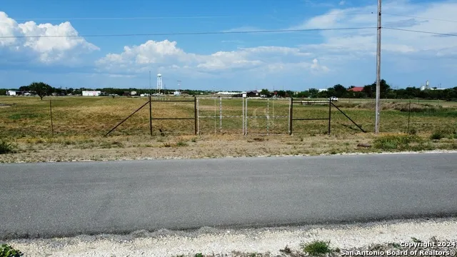4303 US Highway 83 Crystal City, TX 78839