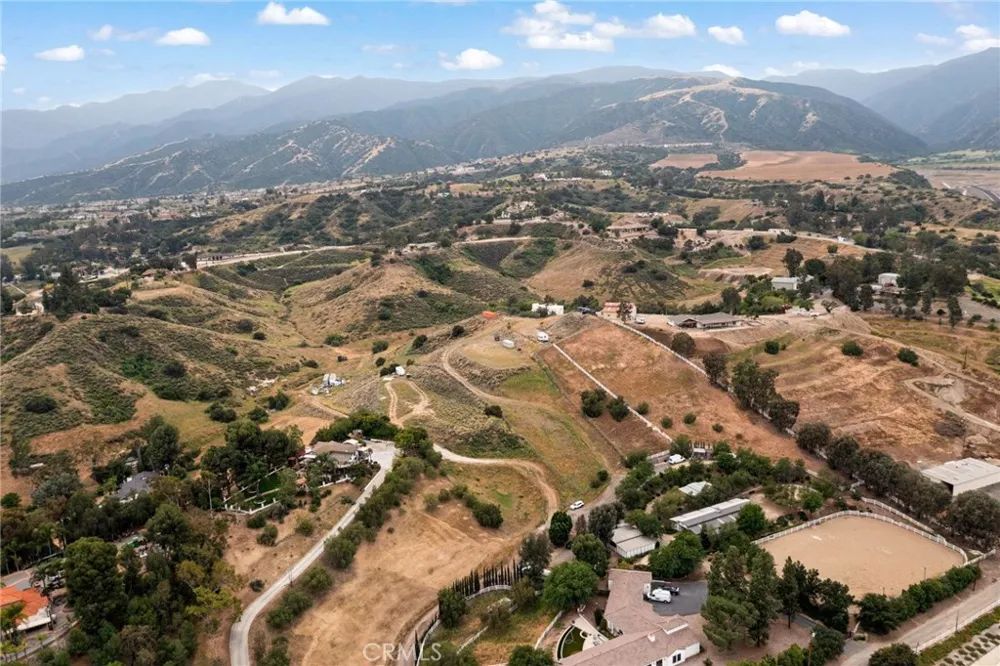 8305 Gambier Corona, CA 92883