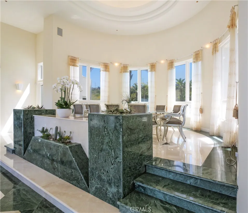702 via La Cuesta Palos Verdes Estates, CA 90274