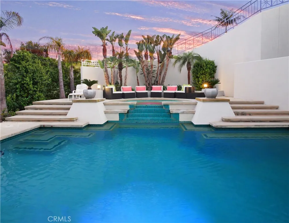 702 via La Cuesta Palos Verdes Estates, CA 90274