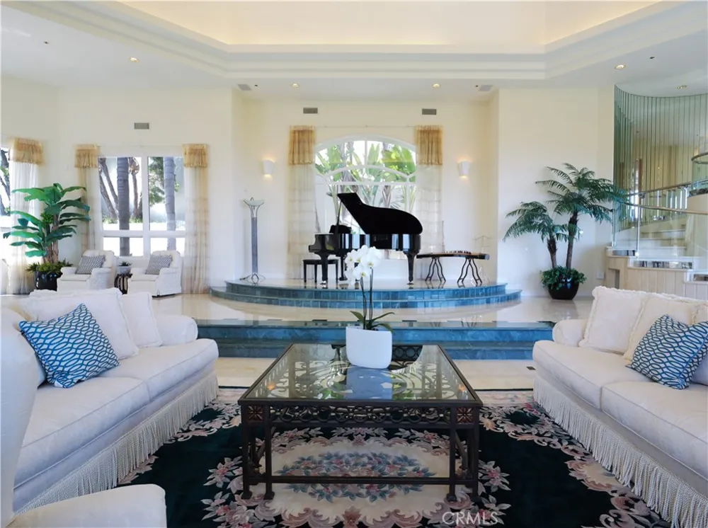 702 via La Cuesta Palos Verdes Estates, CA 90274