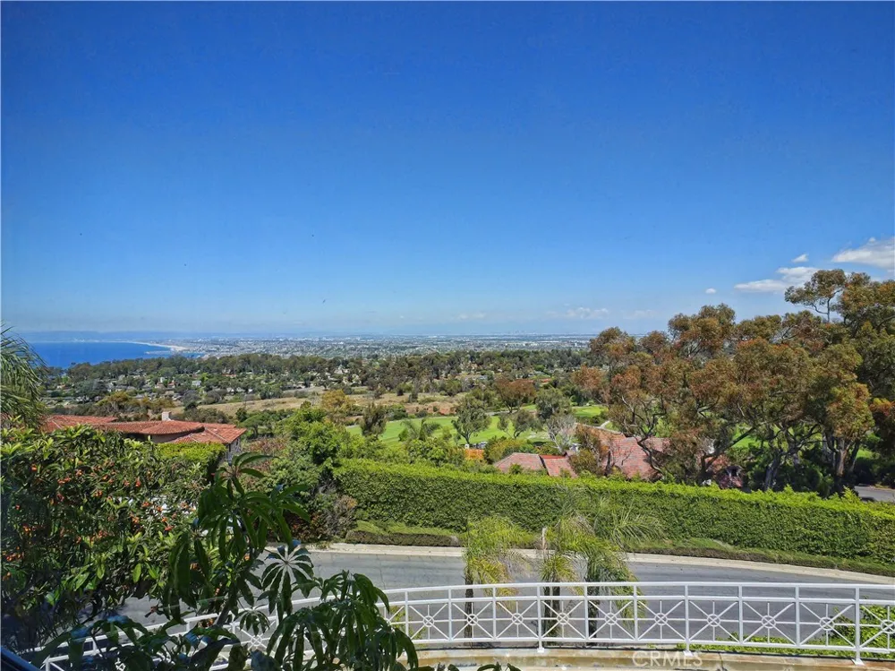 702 via La Cuesta Palos Verdes Estates, CA 90274