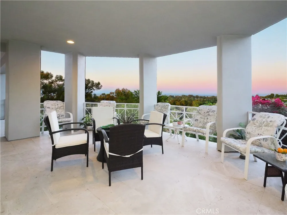 702 via La Cuesta Palos Verdes Estates, CA 90274