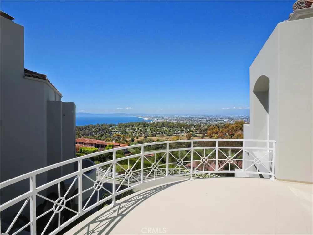 702 via La Cuesta Palos Verdes Estates, CA 90274