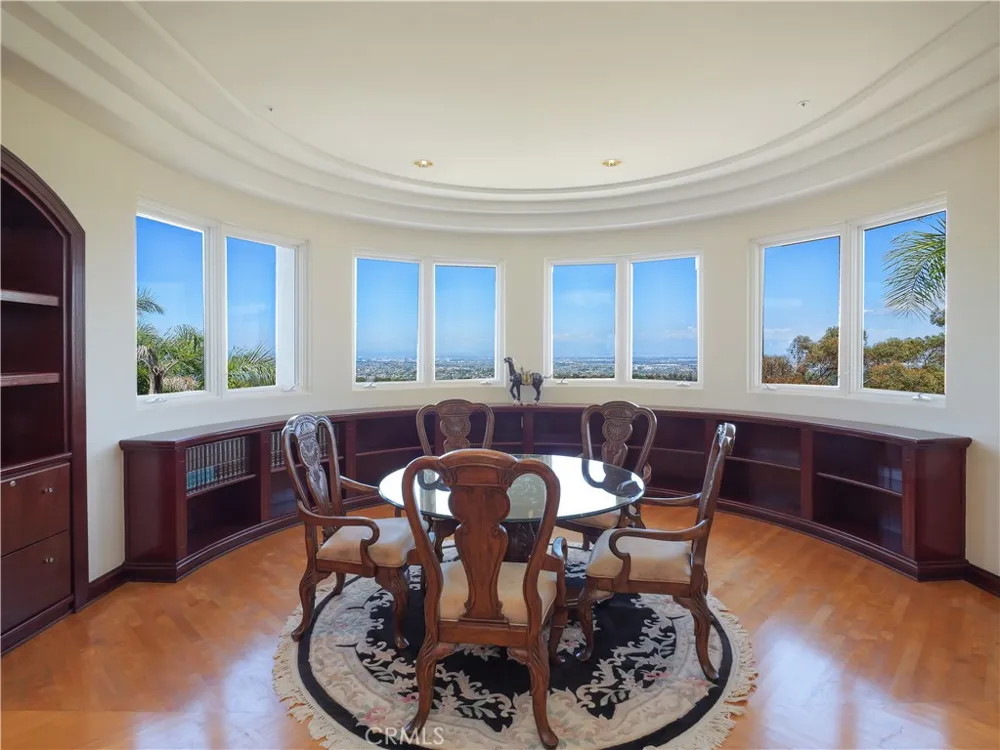 702 via La Cuesta Palos Verdes Estates, CA 90274