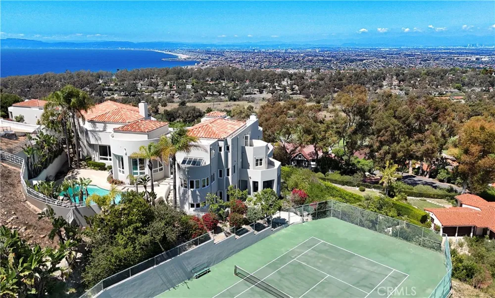 702 via La Cuesta Palos Verdes Estates, CA 90274