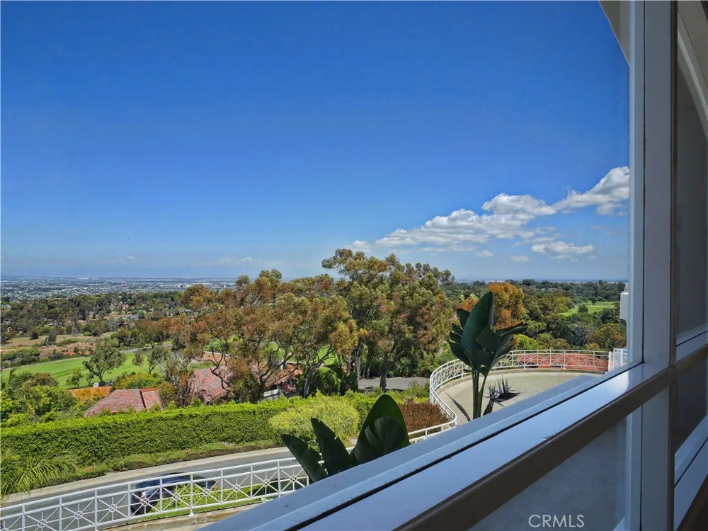 702 via La Cuesta Palos Verdes Estates, CA 90274