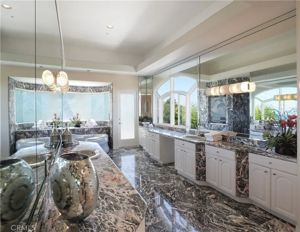 702 via La Cuesta Palos Verdes Estates, CA 90274