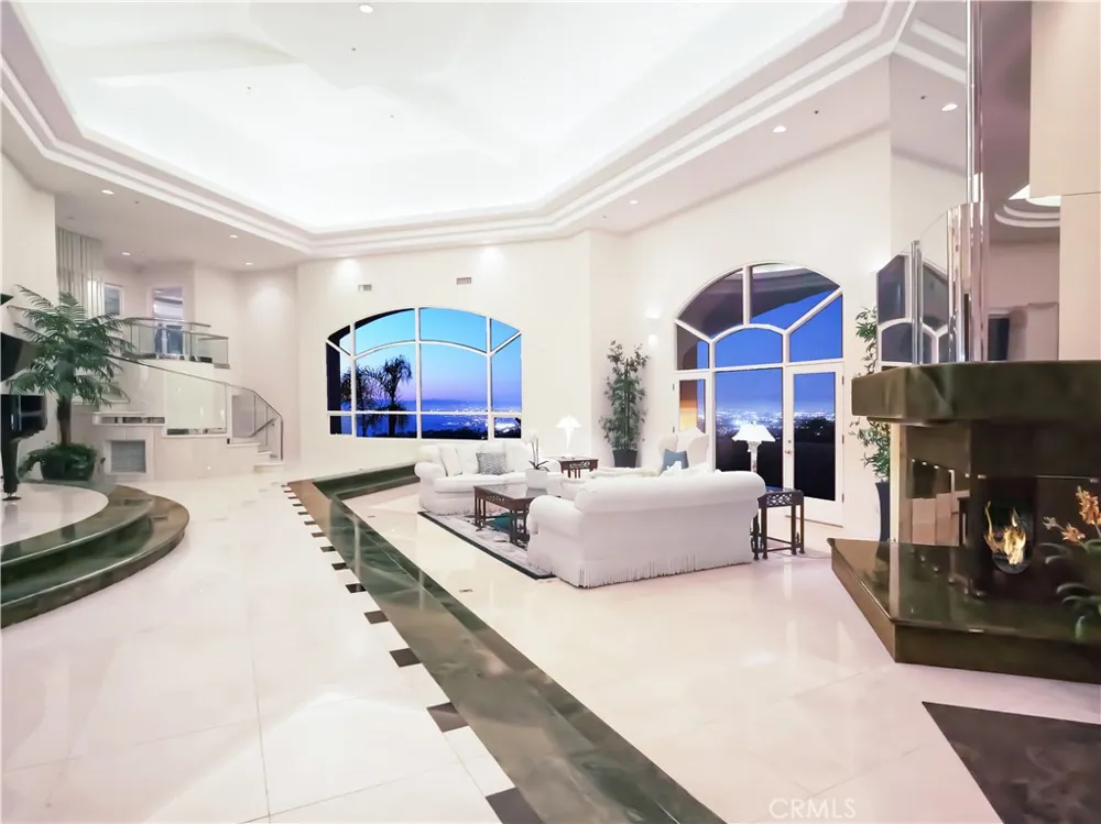 702 via La Cuesta Palos Verdes Estates, CA 90274