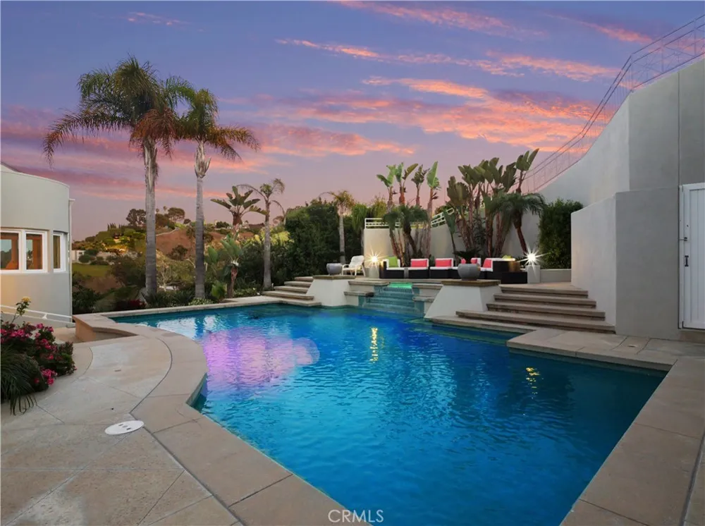 702 via La Cuesta Palos Verdes Estates, CA 90274