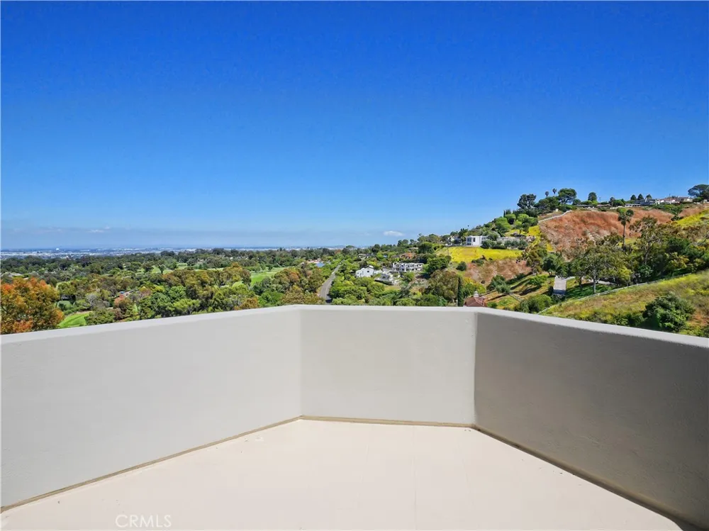 702 via La Cuesta Palos Verdes Estates, CA 90274
