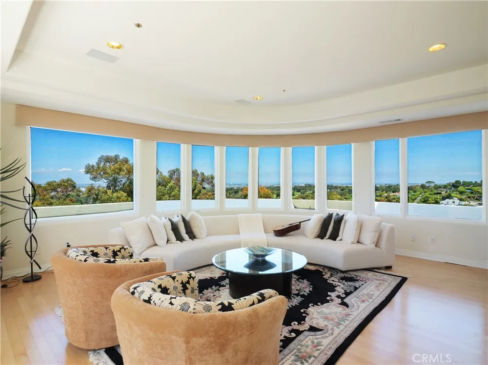 702 via La Cuesta Palos Verdes Estates, CA 90274