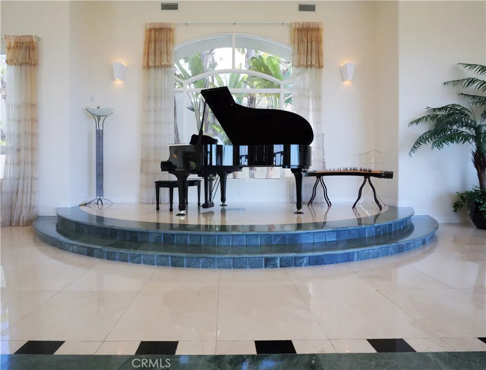 702 via La Cuesta Palos Verdes Estates, CA 90274