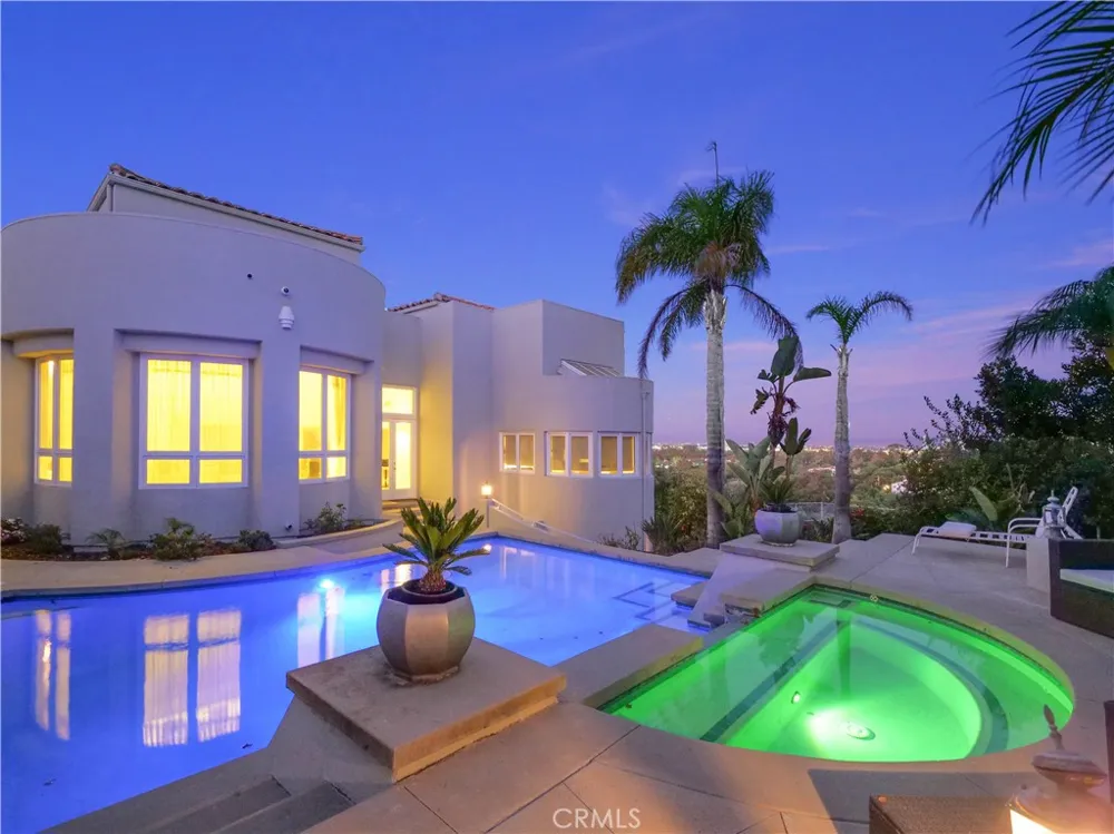 702 via La Cuesta Palos Verdes Estates, CA 90274