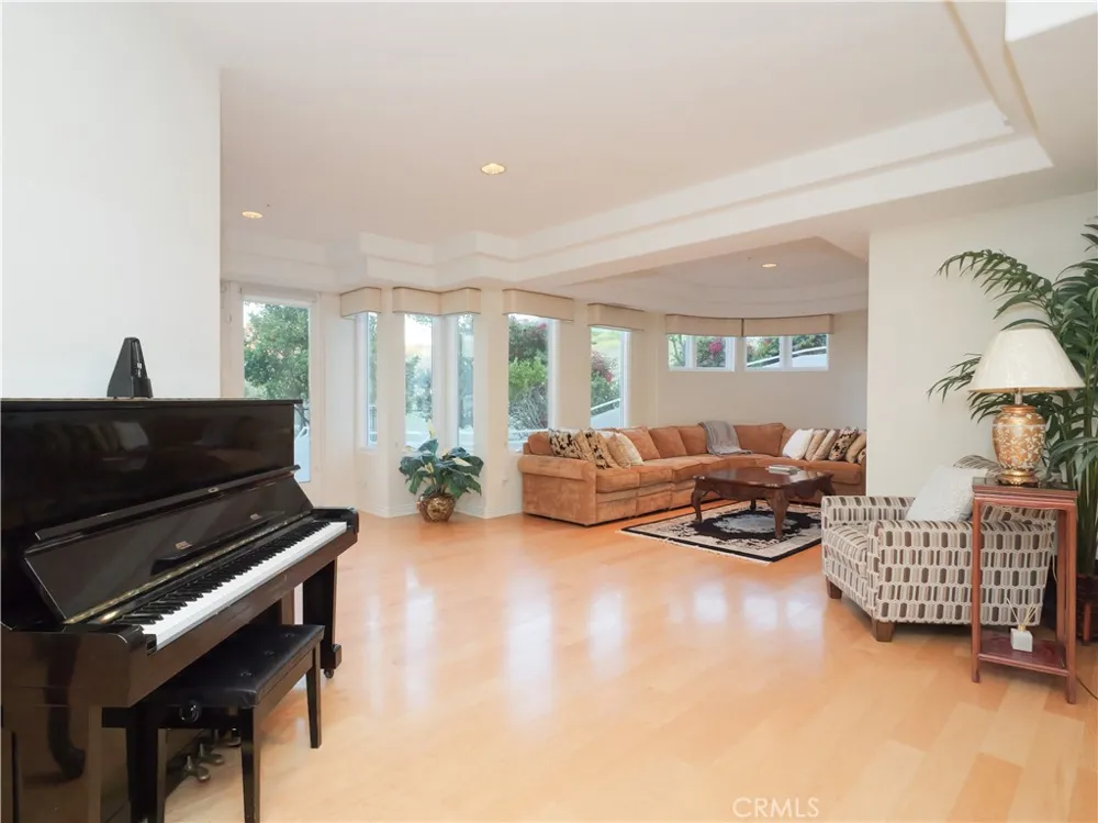702 via La Cuesta Palos Verdes Estates, CA 90274