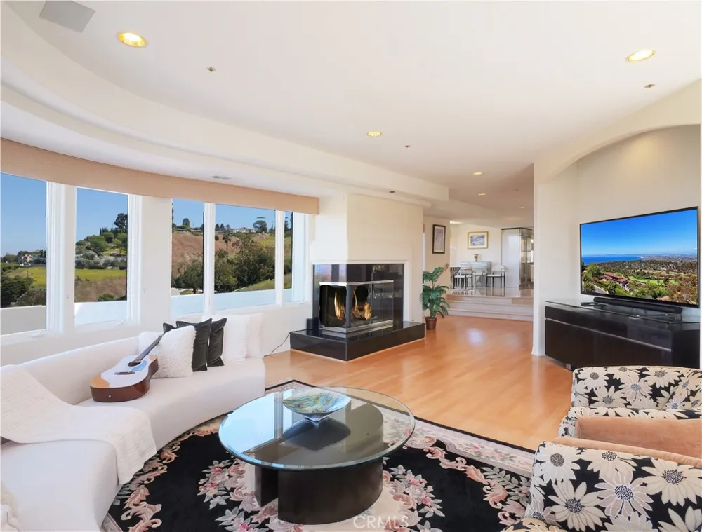 702 via La Cuesta Palos Verdes Estates, CA 90274