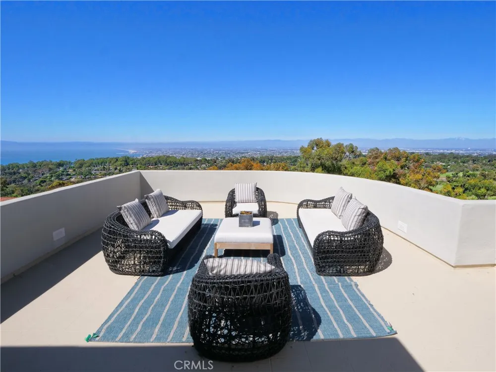 702 via La Cuesta Palos Verdes Estates, CA 90274