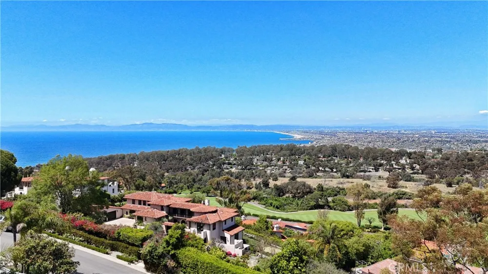 702 via La Cuesta Palos Verdes Estates, CA 90274