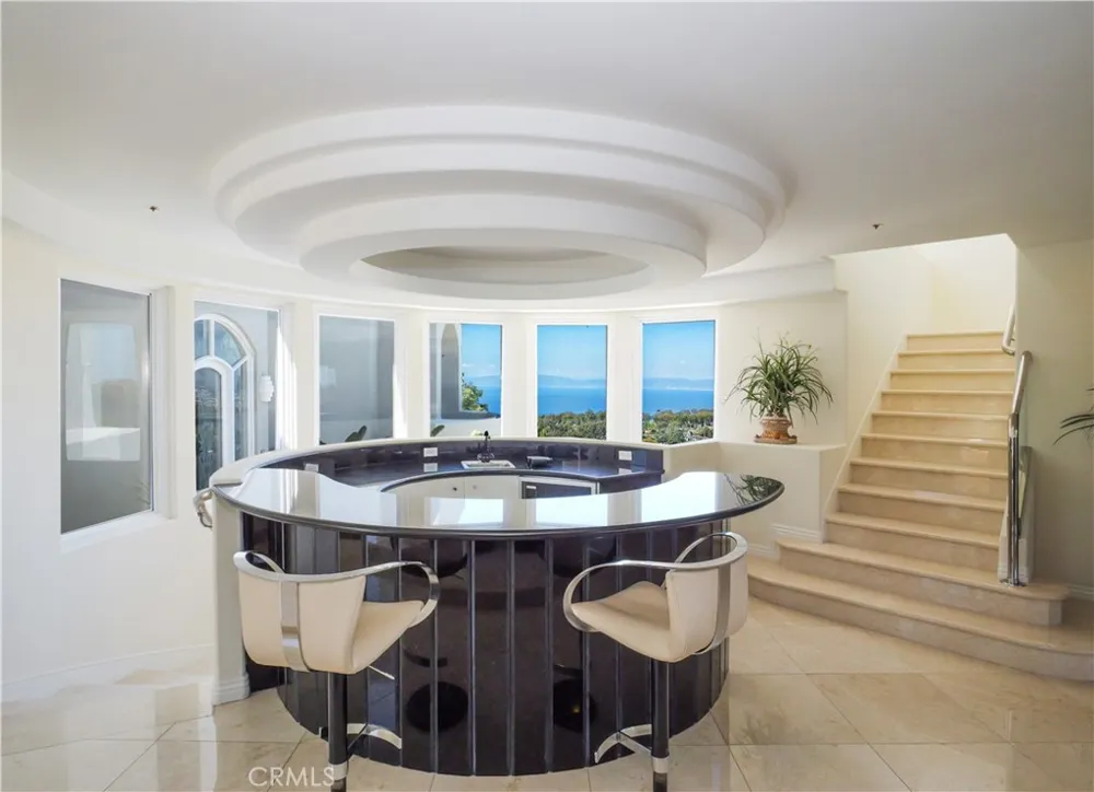 702 via La Cuesta Palos Verdes Estates, CA 90274