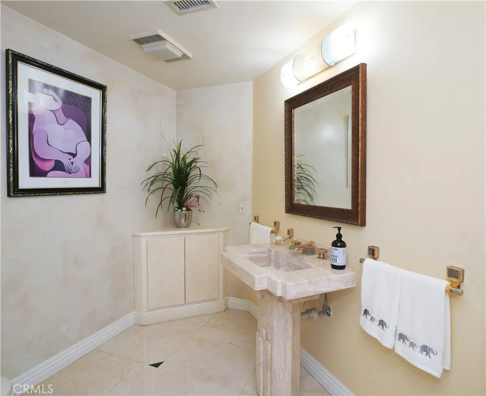 702 via La Cuesta Palos Verdes Estates, CA 90274