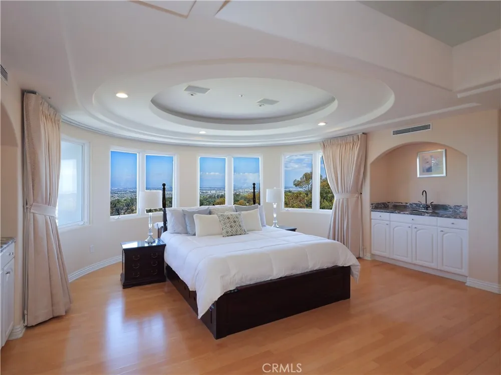 702 via La Cuesta Palos Verdes Estates, CA 90274