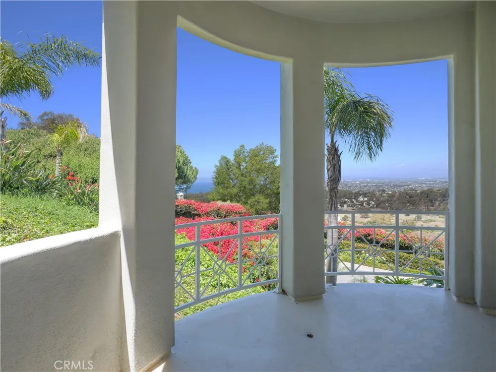 702 via La Cuesta Palos Verdes Estates, CA 90274