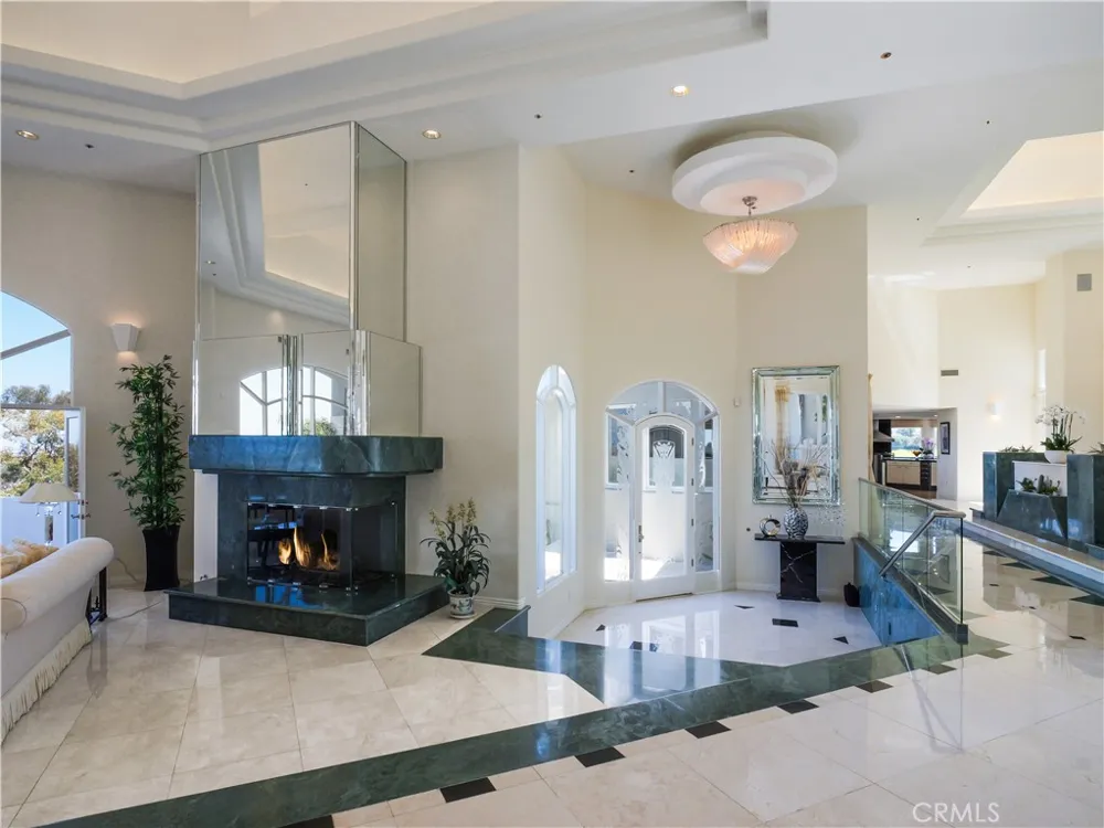 702 via La Cuesta Palos Verdes Estates, CA 90274