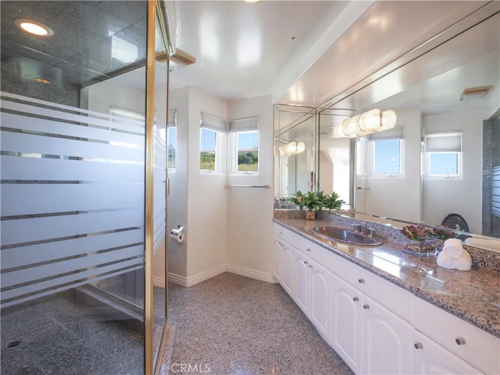 702 via La Cuesta Palos Verdes Estates, CA 90274