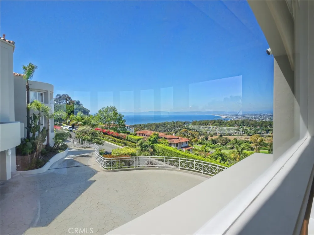 702 via La Cuesta Palos Verdes Estates, CA 90274