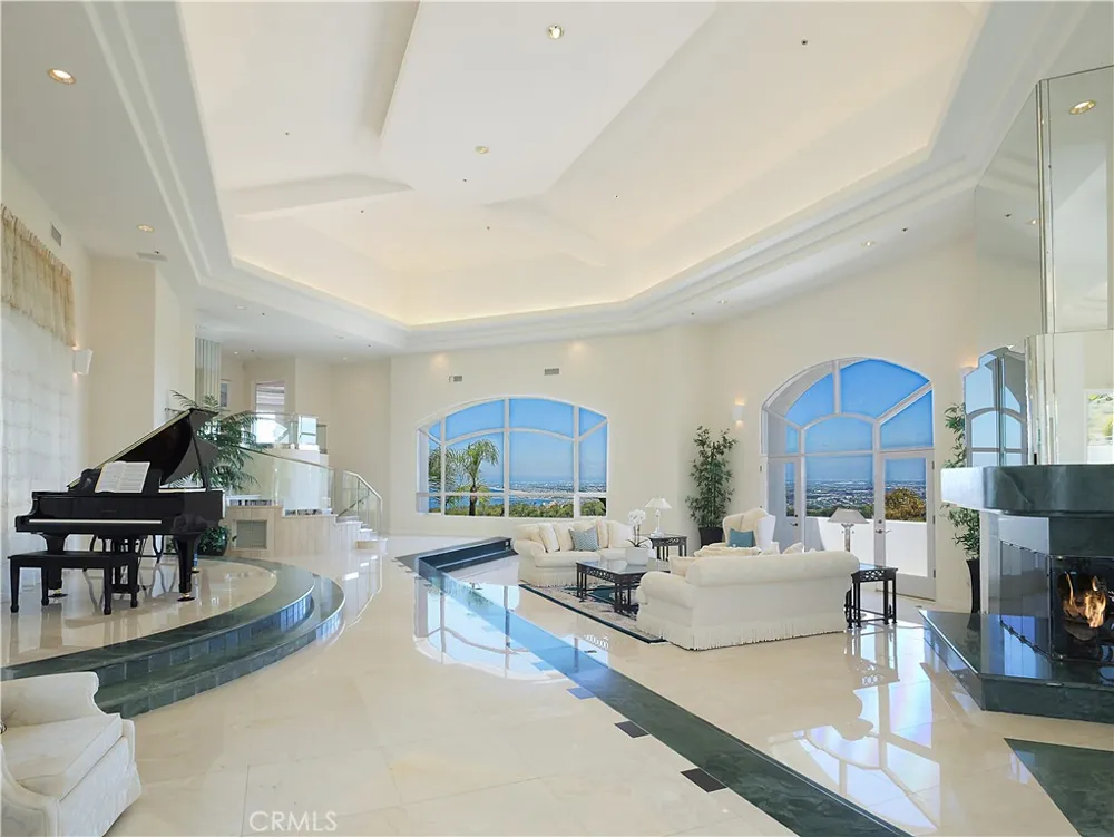 702 via La Cuesta Palos Verdes Estates, CA 90274