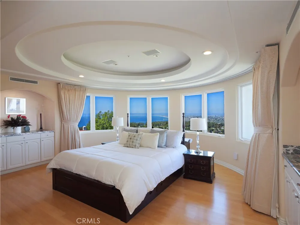 702 via La Cuesta Palos Verdes Estates, CA 90274