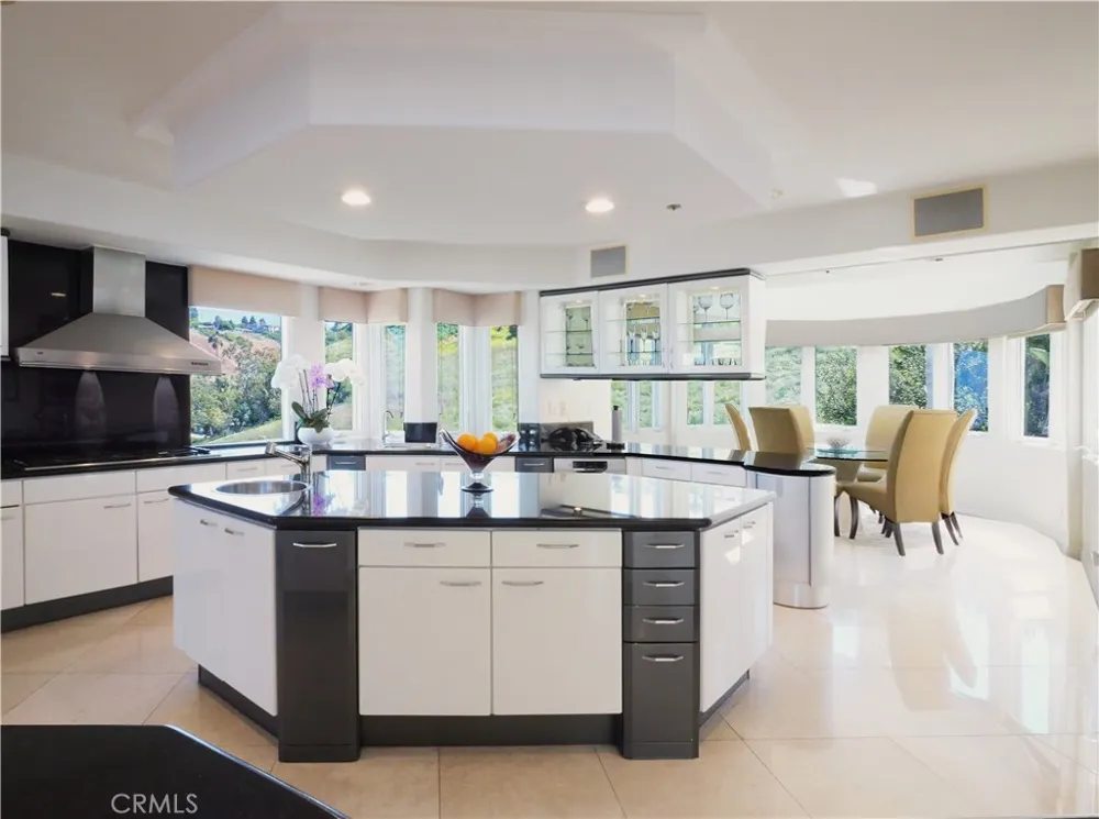 702 via La Cuesta Palos Verdes Estates, CA 90274