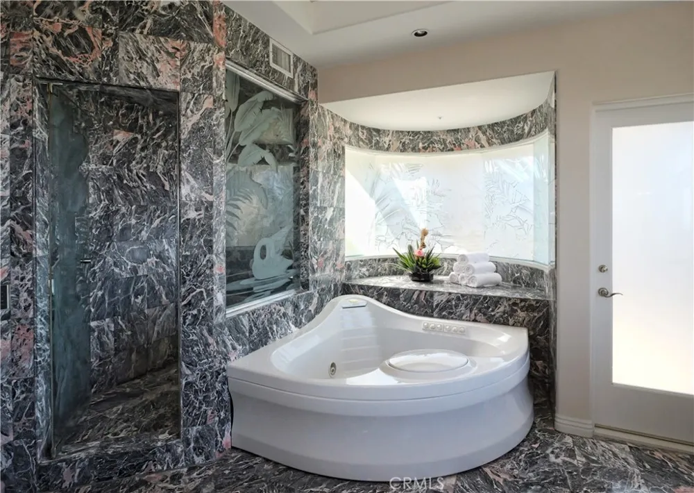 702 via La Cuesta Palos Verdes Estates, CA 90274